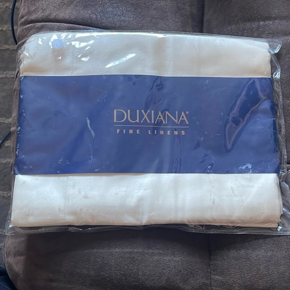 Royal Damask Pillow Shams 26x26 Euro - Picture 1 of 2